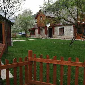 Bujtina Pllumi Bed & Breakfast